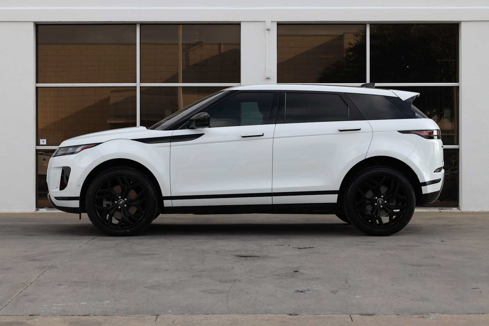 Used 2020 Land Rover Range Rover Evoque SE AWD/4WD image 11