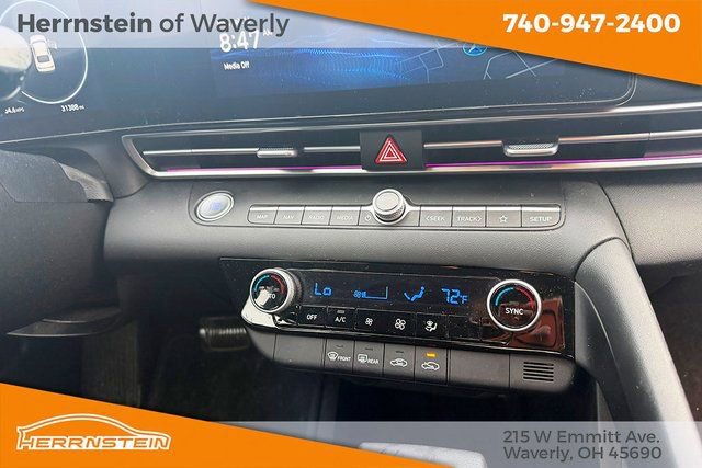 Used 2024 Hyundai Elantra SEL image 24