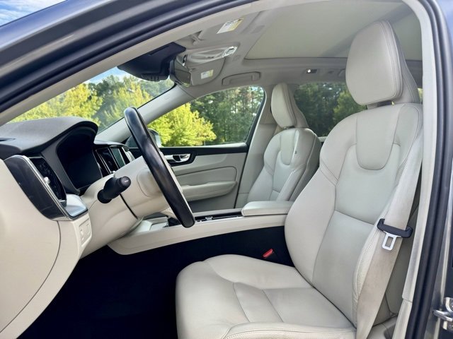 Used 2020 Volvo XC60 T5 Momentum w/ Protection Package Premier image 27