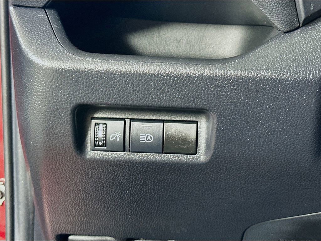 Used 2021 Toyota RAV4 LE image 20