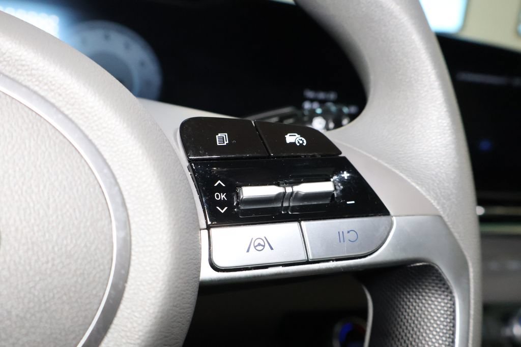 Used 2024 Hyundai Elantra SEL FWD image 19