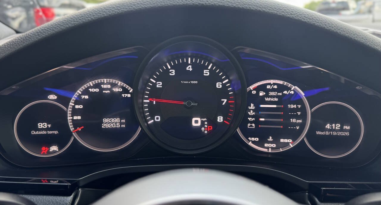 Used 2020 Porsche Cayenne AWD/4WD image 18