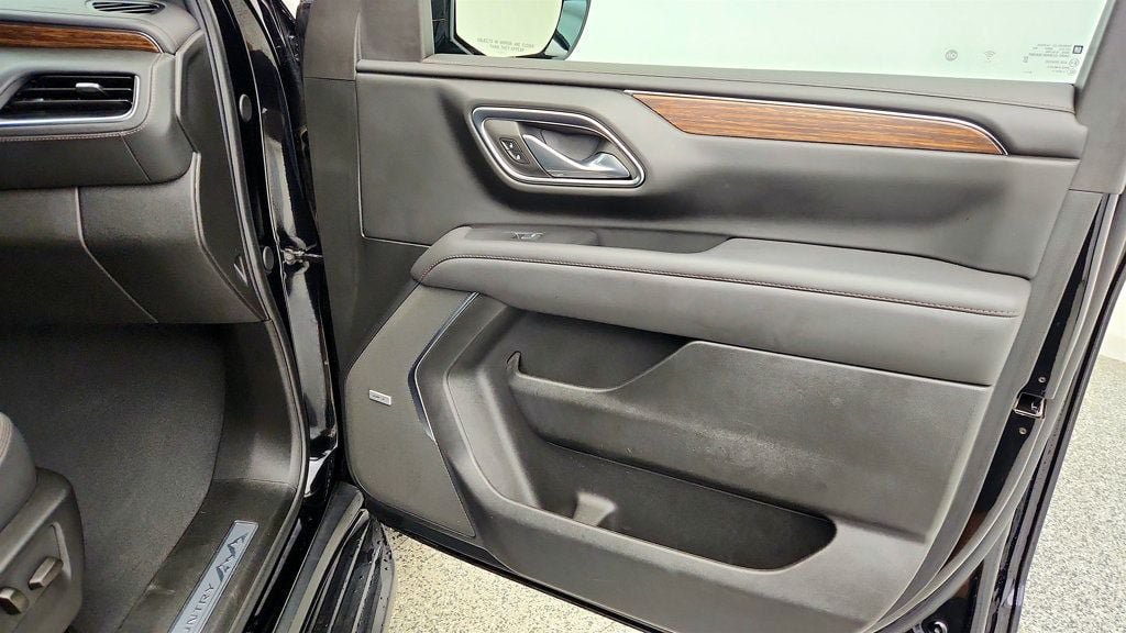 Used 2023 Chevrolet Suburban High Country w/ Advanced Technology Package AWD/4WD image 27
