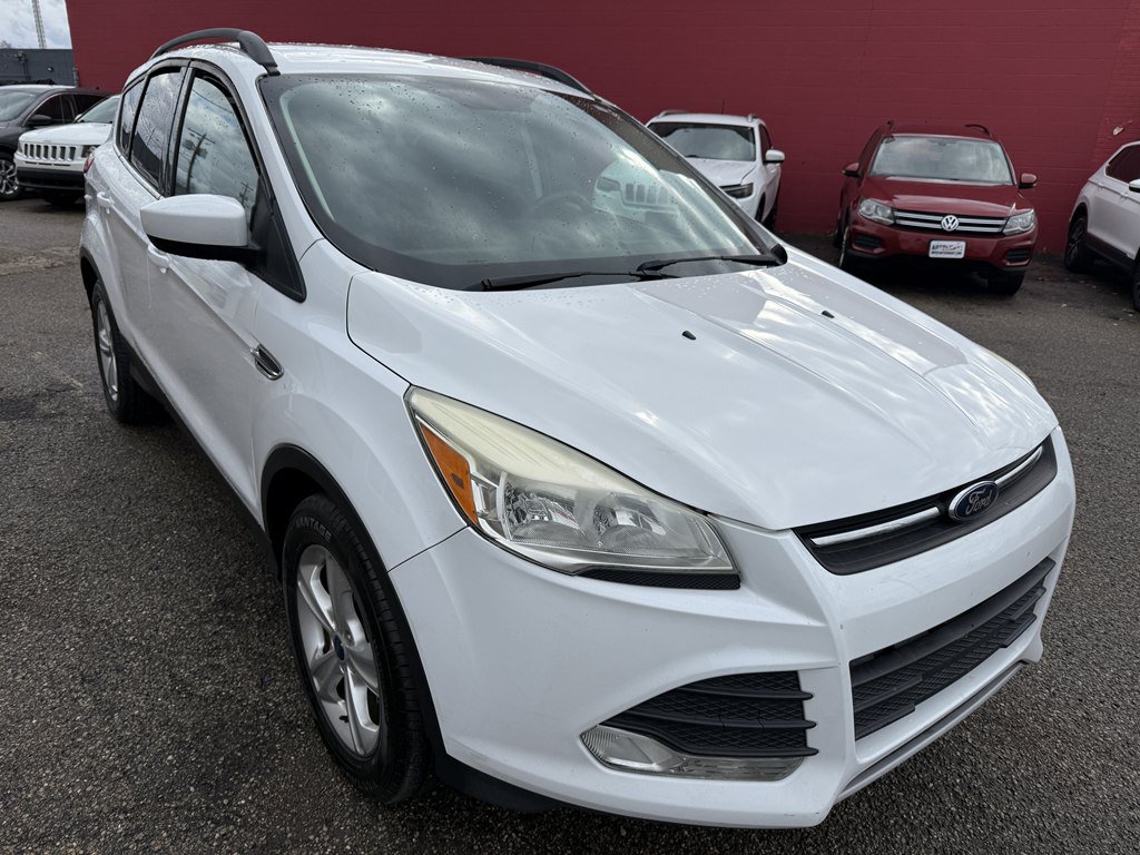 Used 2016 Ford Escape SE w/ Equipment Group 201A FWD image 1