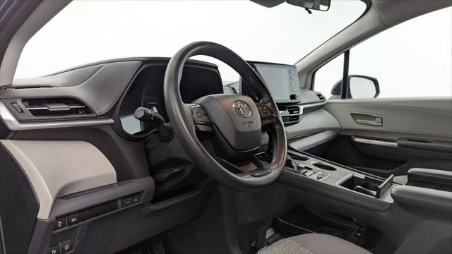 Used 2023 Toyota Sienna LE FWD image 24