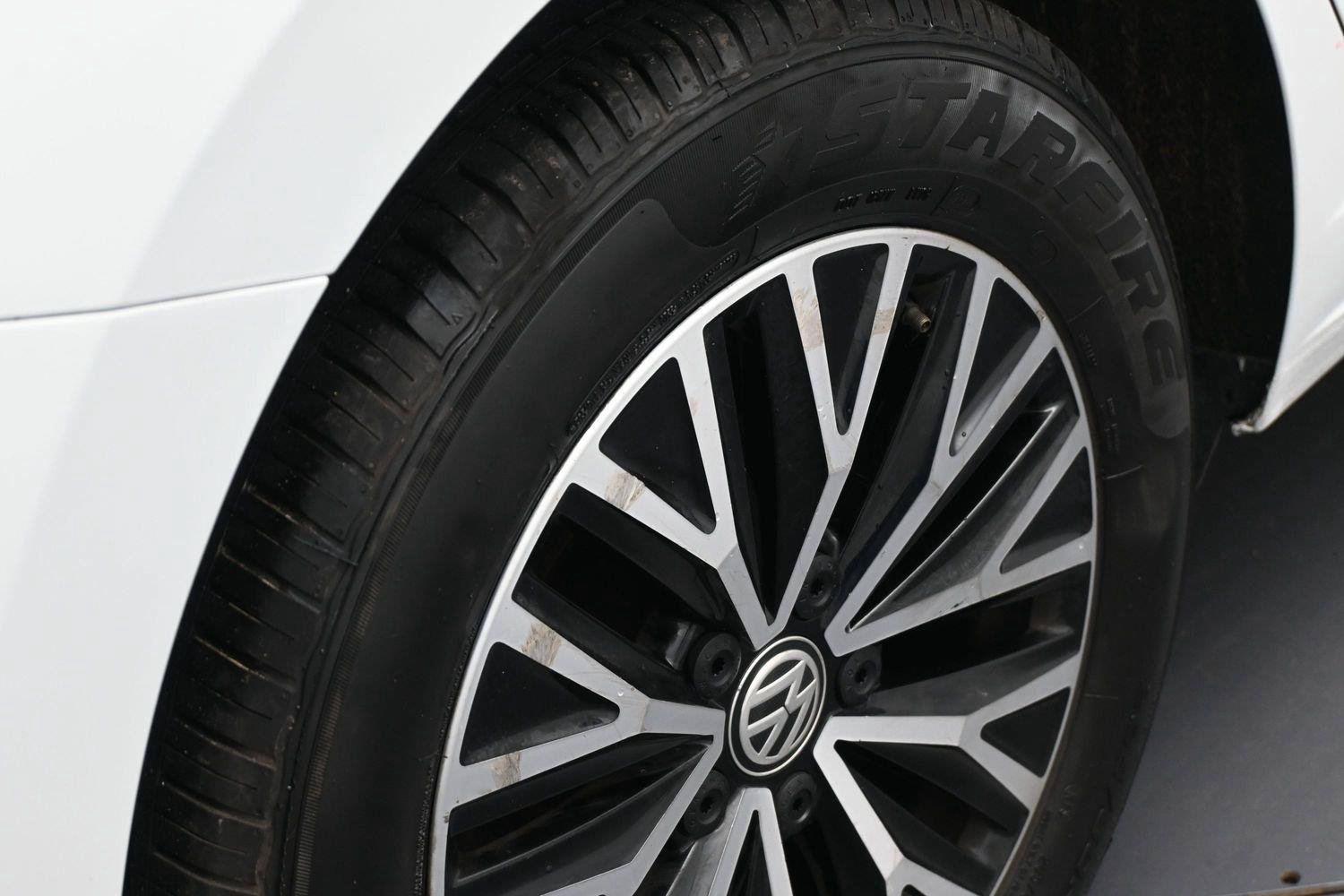 Used 2021 Volkswagen Jetta SE w/ SE Cold Weather Package FWD image 13