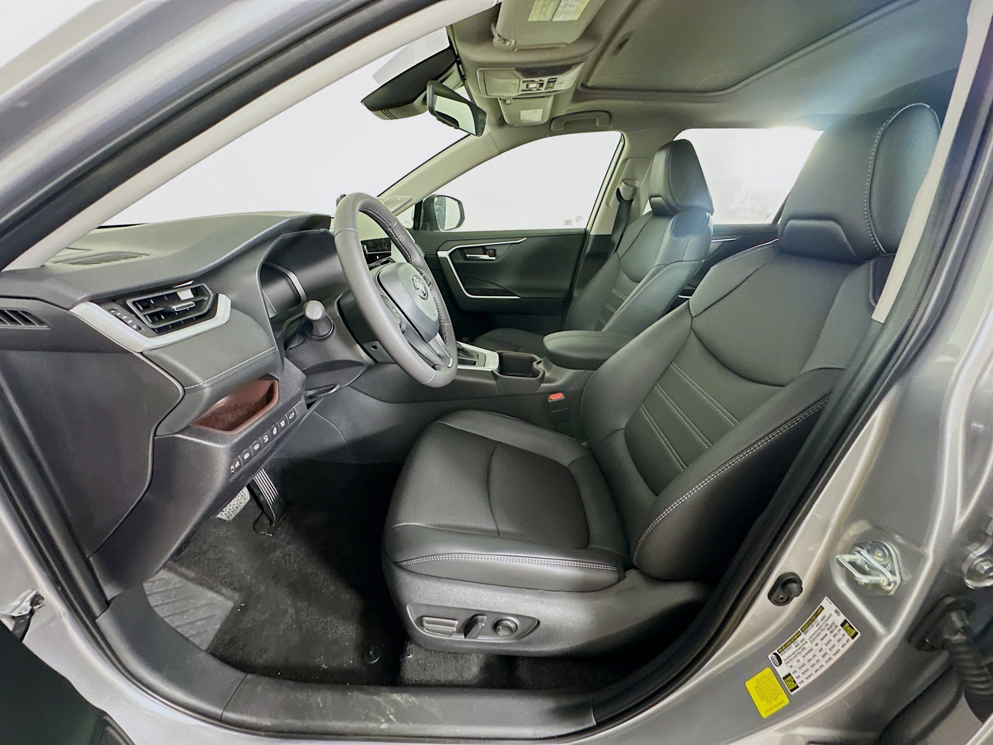 Used 2025 Toyota RAV4 Limited w/ Advanced Technology Package image 13