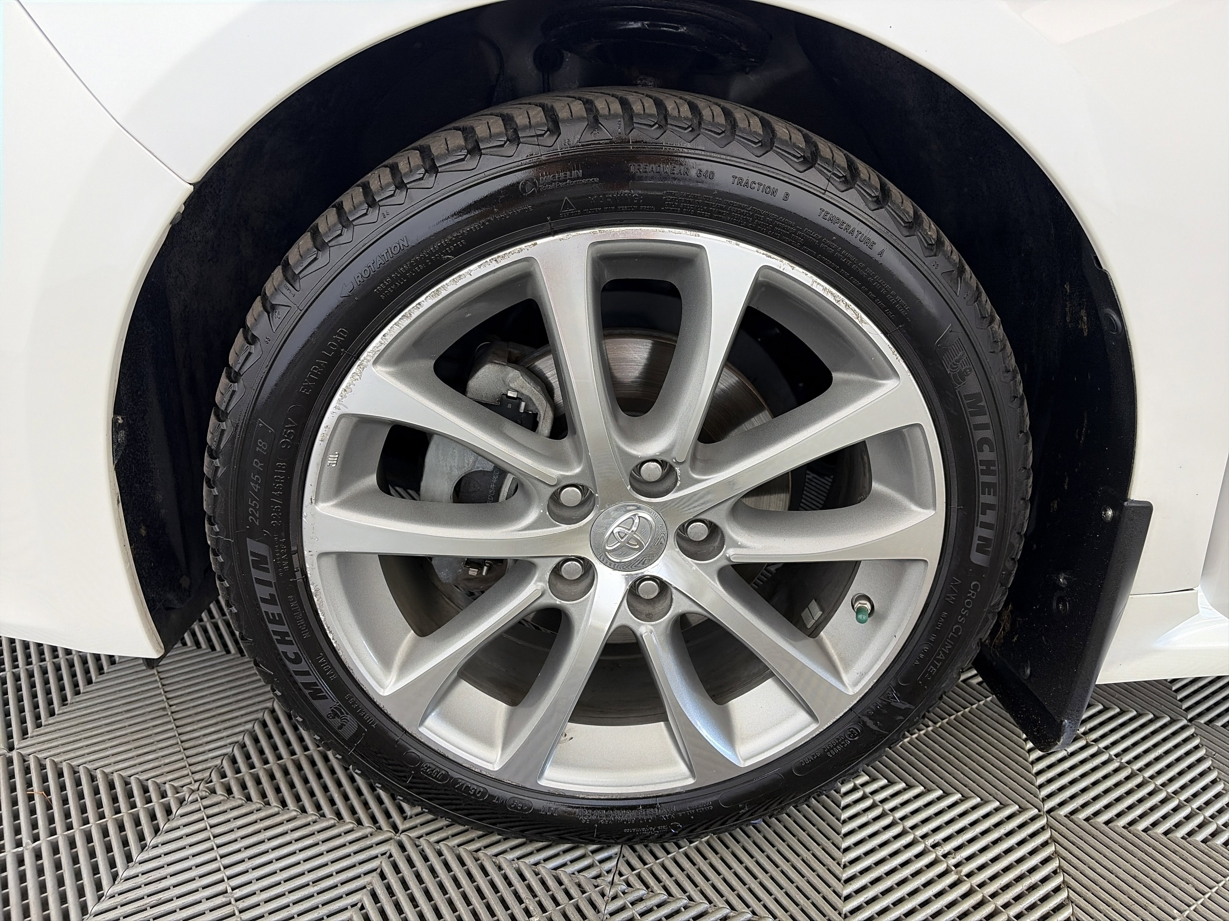 Used 2015 Toyota Avalon XLE Touring FWD image 13