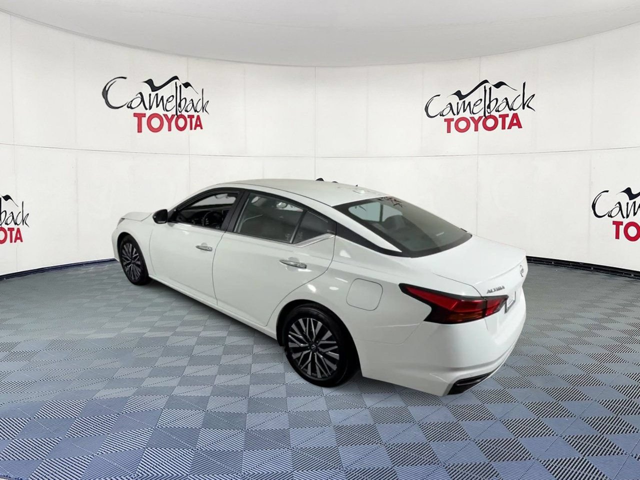 Used 2025 Nissan Altima 2.5 SV FWD image 9