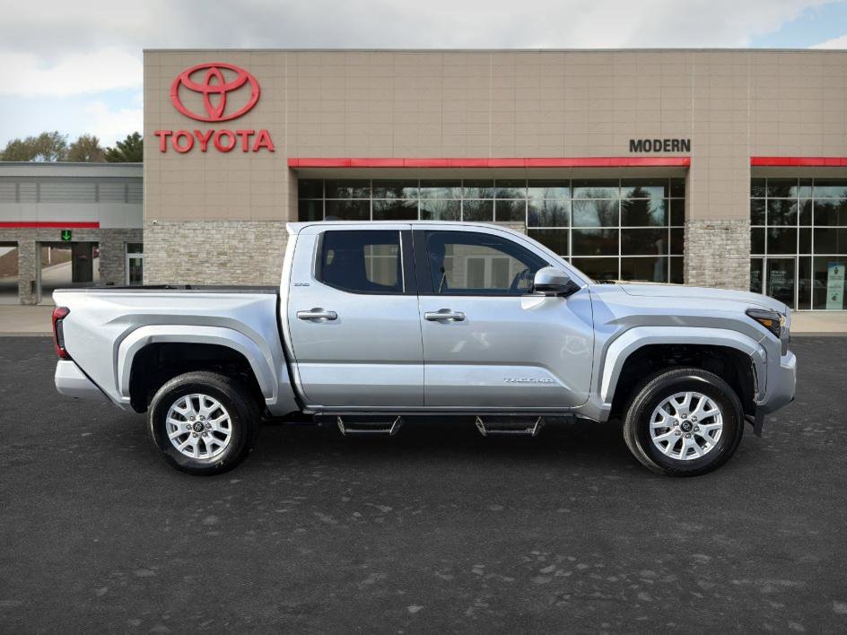 Certified 2024 Toyota Tacoma SR5 AWD/4WD image 4