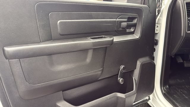 Used 2018 RAM 3500 Tradesman w/ Chrome Appearance Group RWD image 16
