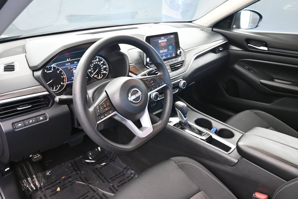 Used 2025 Nissan Altima 2.5 SV FWD image 18