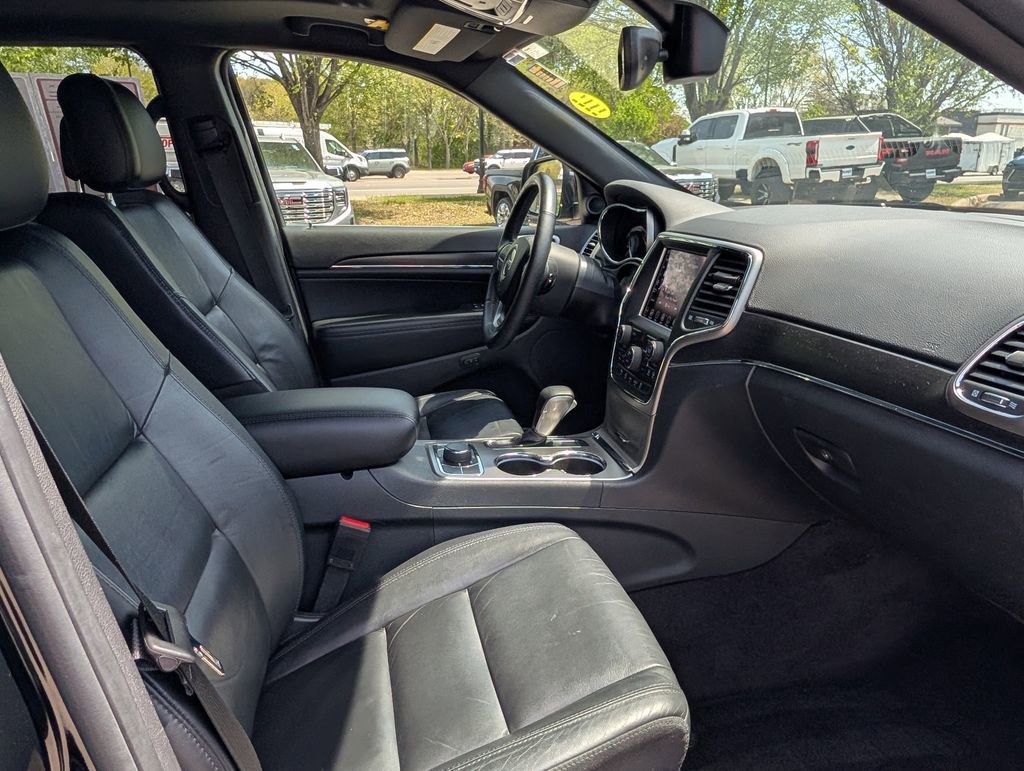 Used 2018 Jeep Grand Cherokee Limited AWD/4WD image 18