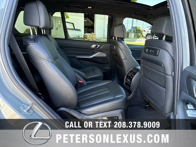 Used 2021 BMW X7 xDrive40i w/ M Sport Package AWD/4WD image 18