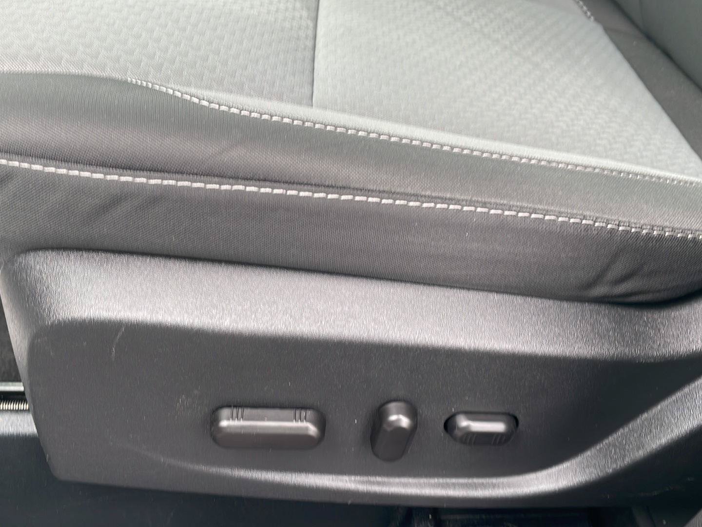Certified 2017 Ford C-MAX Energi SE FWD image 11