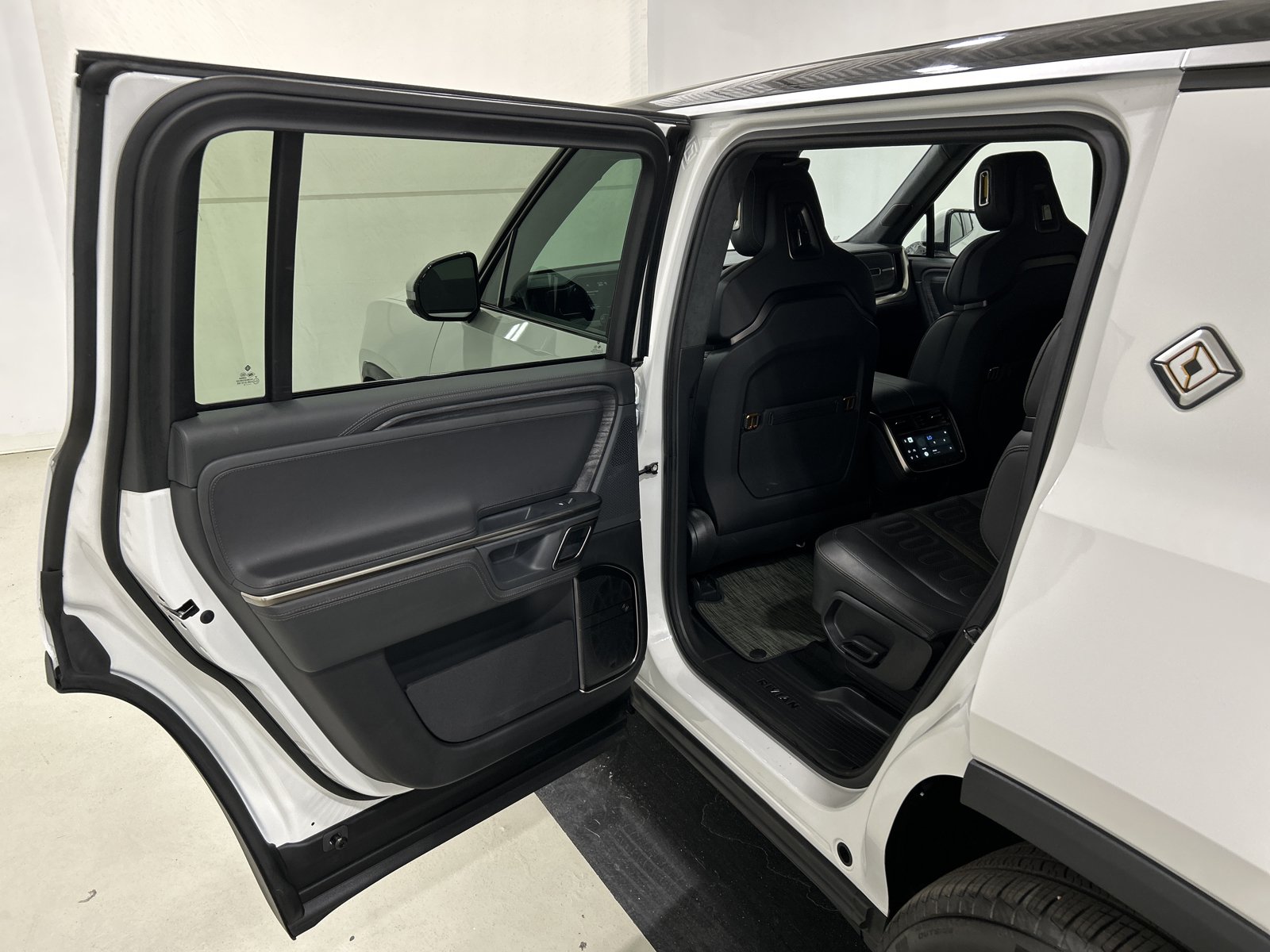 Used 2023 Rivian R1S Adventure AWD/4WD image 17