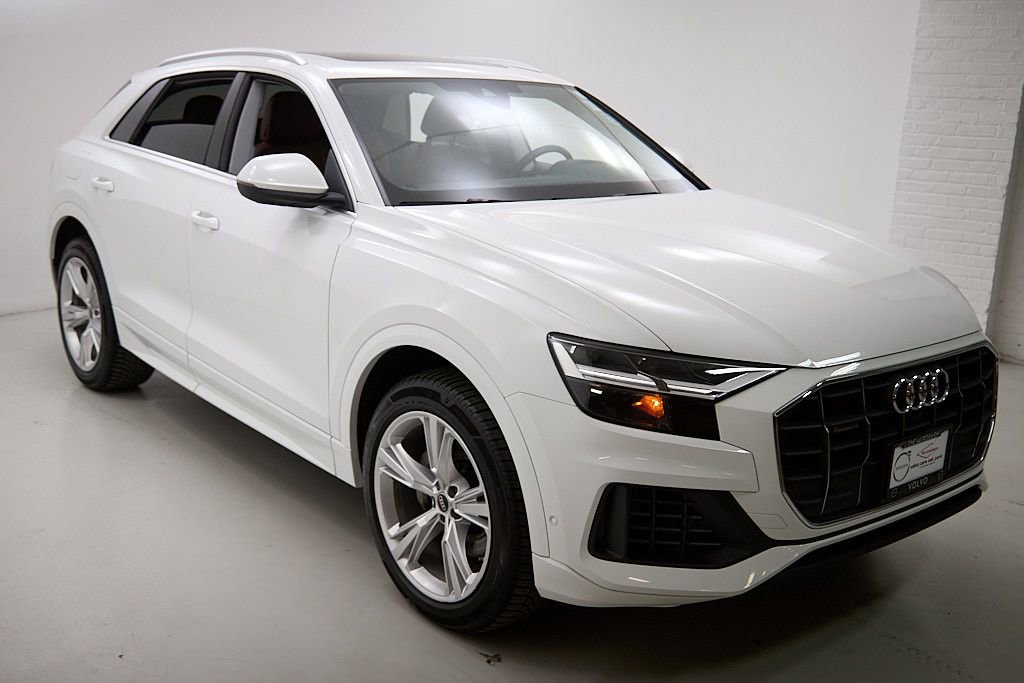 Used 2022 Audi Q8 Premium w/ Convenience Package image 4