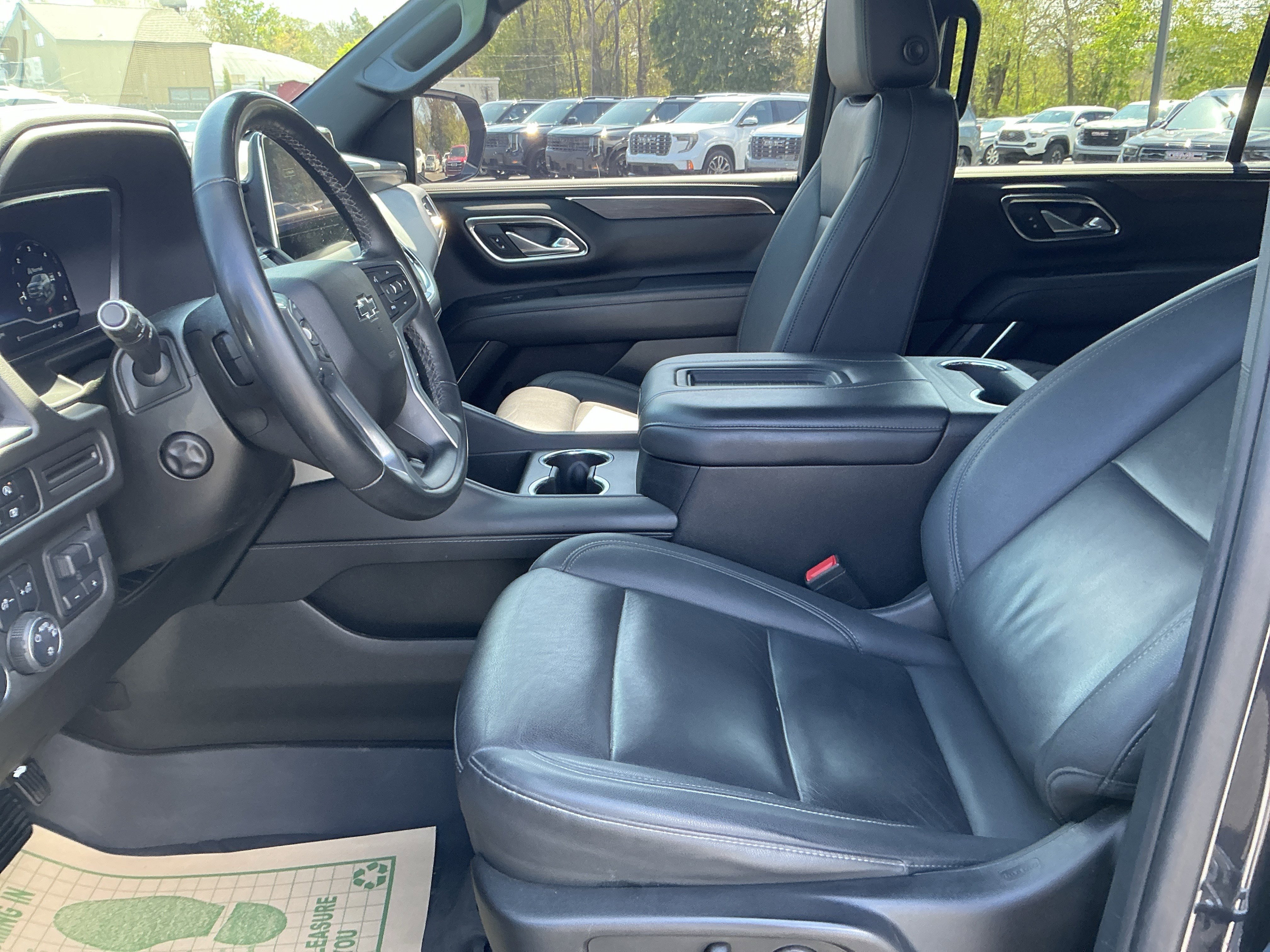 Used 2023 Chevrolet Tahoe Z71 w/ Luxury Package AWD/4WD image 15