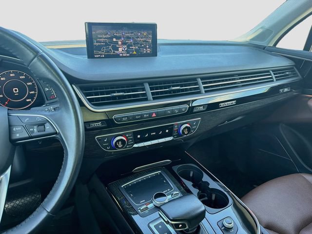 Used 2018 Audi Q7 3.0T Prestige w/ Prestige Package AWD/4WD image 29