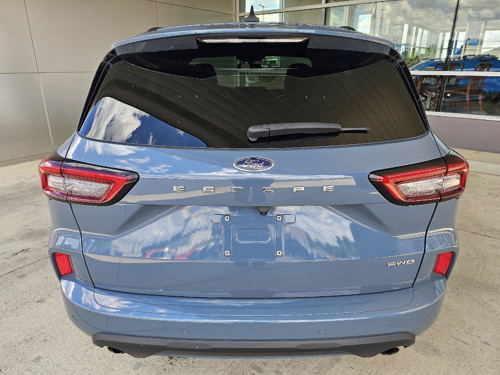 Used 2024 Ford Escape ST-Line w/ Tech Pack #1 AWD/4WD image 4