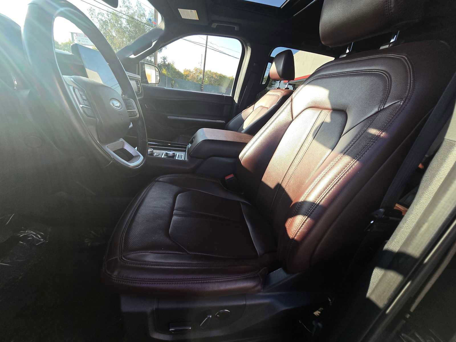 Used 2023 Ford Expedition Limited image 24