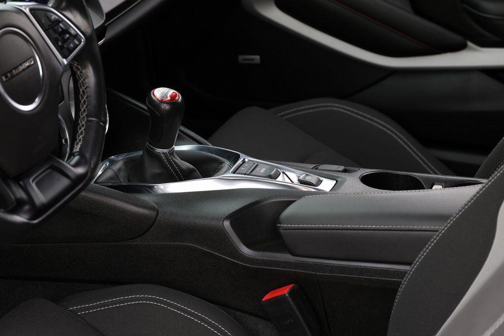 Used 2022 Chevrolet Camaro LT w/ Technology Package image 12