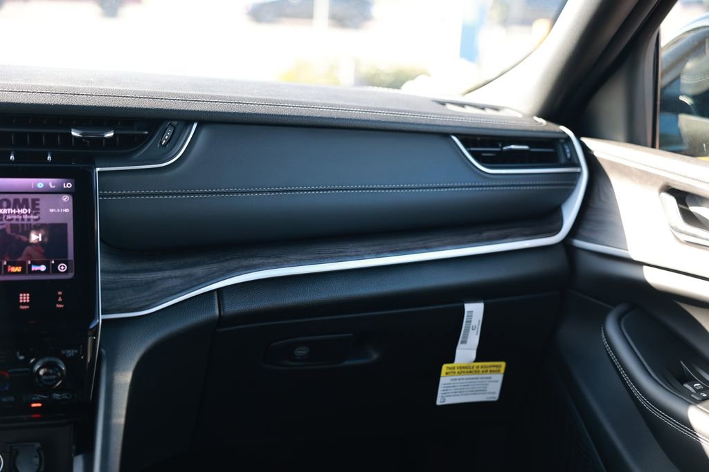 New 2025 Jeep Grand Cherokee Limited w/ Black Appearance Package image 24