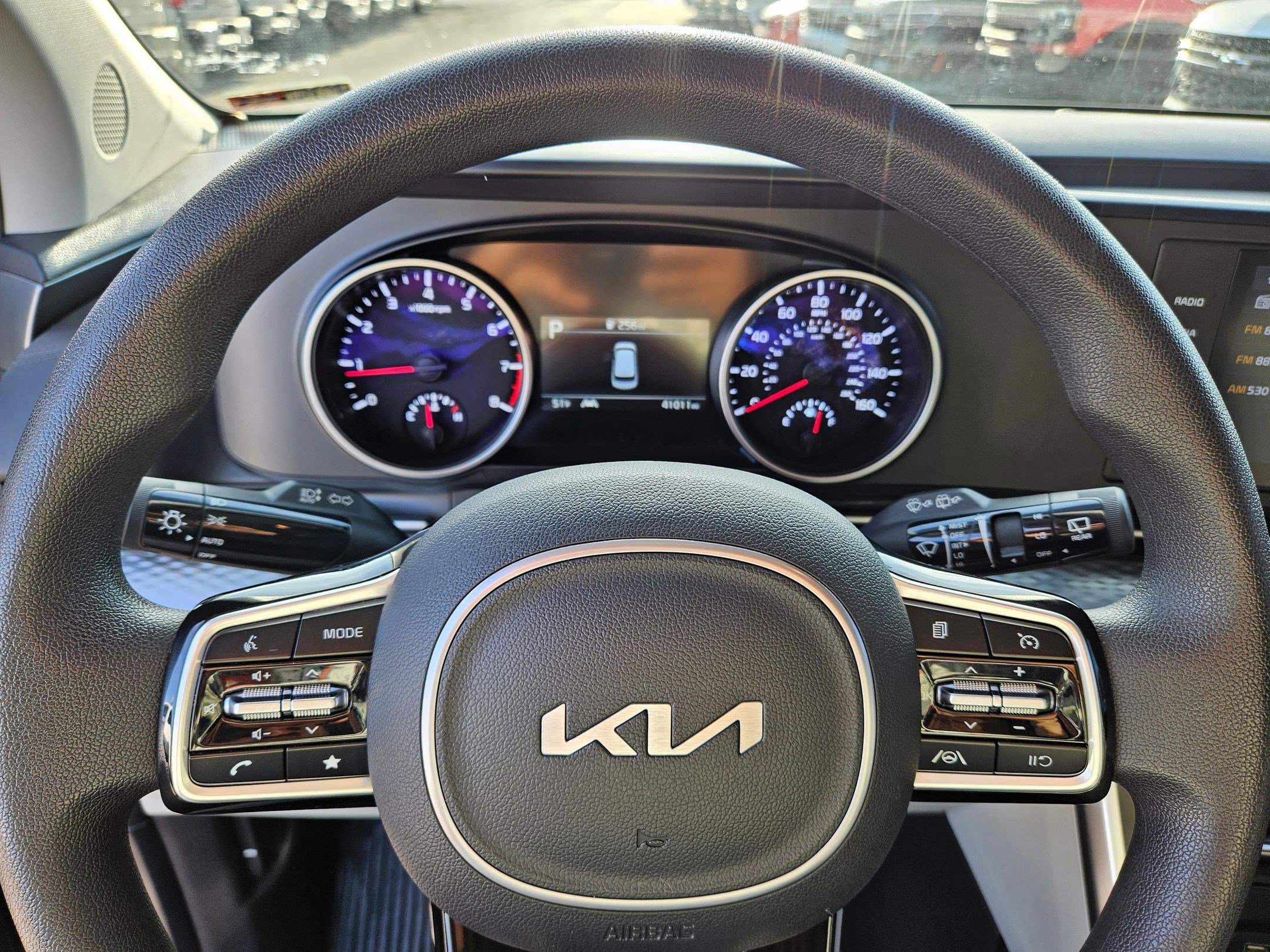 Used 2022 Kia Carnival LX image 20