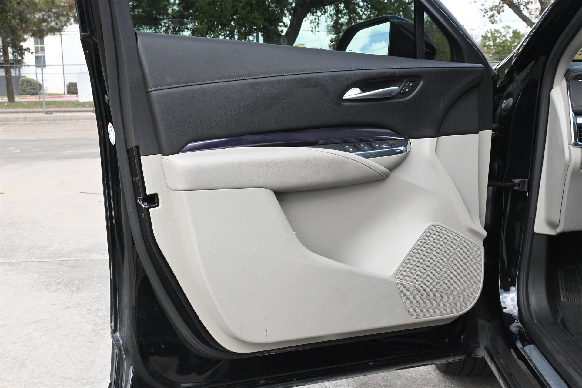 Certified 2023 Cadillac XT4 Luxury w/ Cold Weather Package image 19