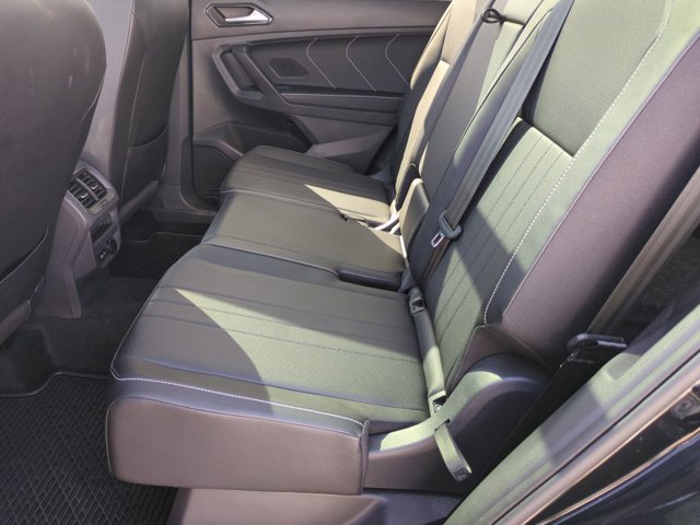 Used 2023 Volkswagen Tiguan SE R-Line image 19