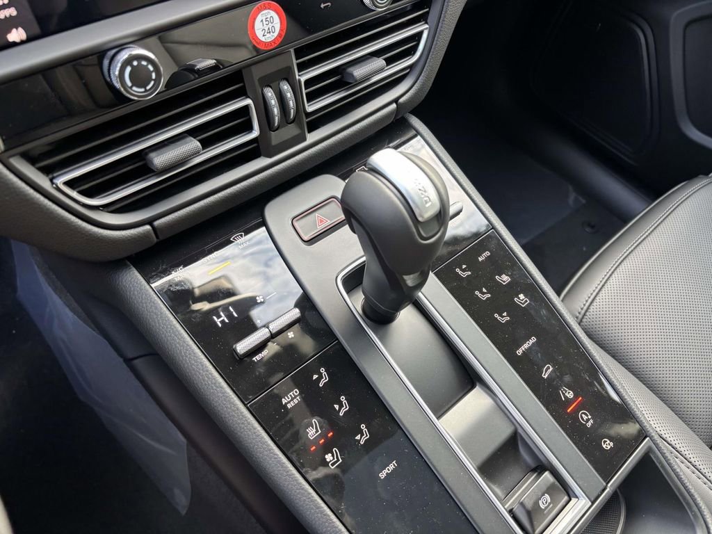 New 2026 Porsche Macan image 34