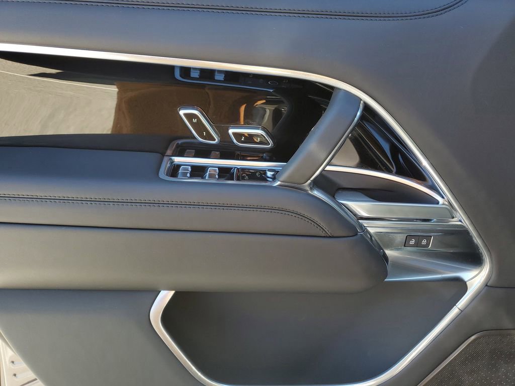 Used 2025 Land Rover Range Rover Long Wheelbase Autobiography image 12