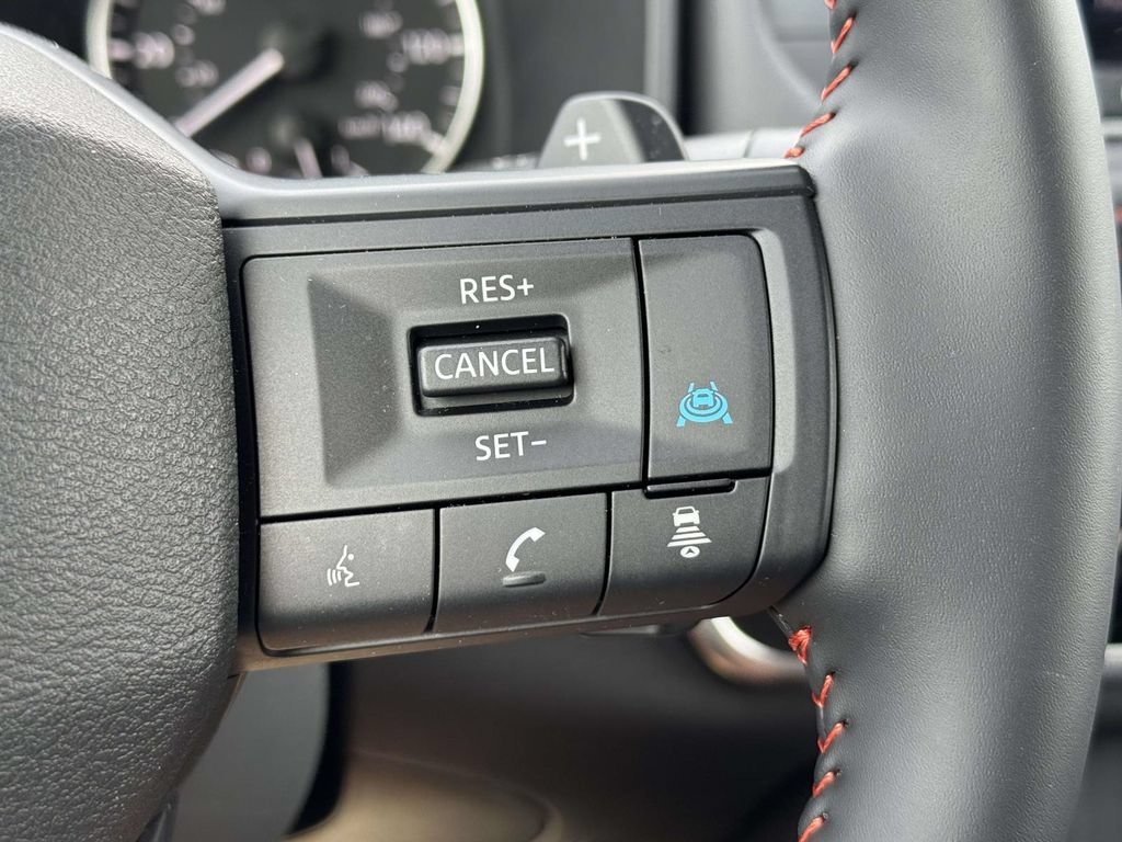 Used 2025 Nissan Rogue SV AWD/4WD image 17