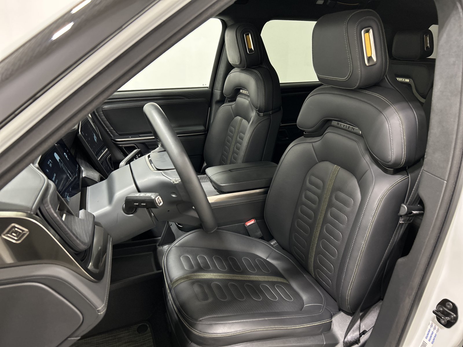 Used 2023 Rivian R1S Adventure AWD/4WD image 20