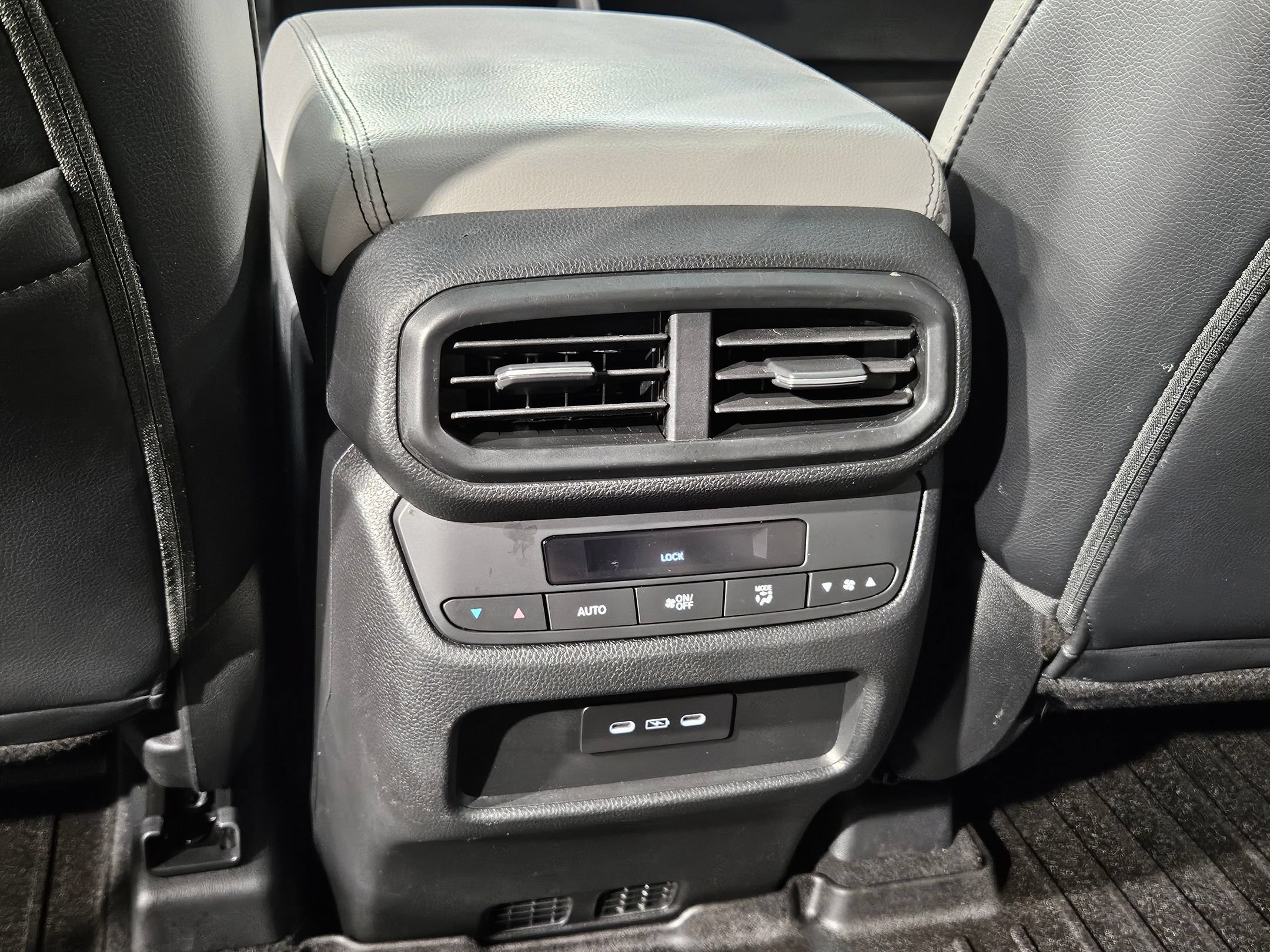 Used 2025 Honda Pilot Touring image 37