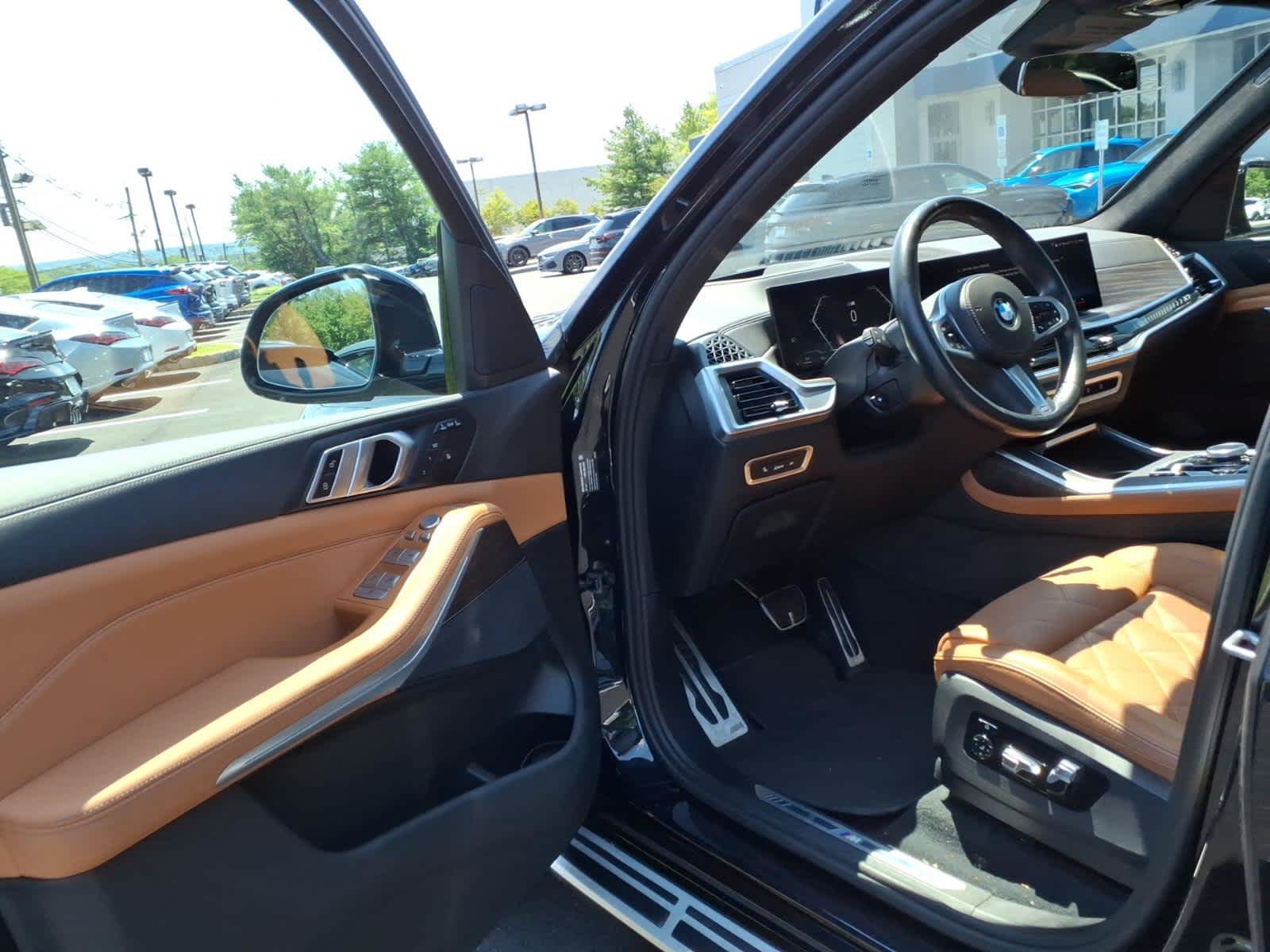 Used 2024 BMW X7 xDrive40i w/ M Sport Package AWD/4WD image 25