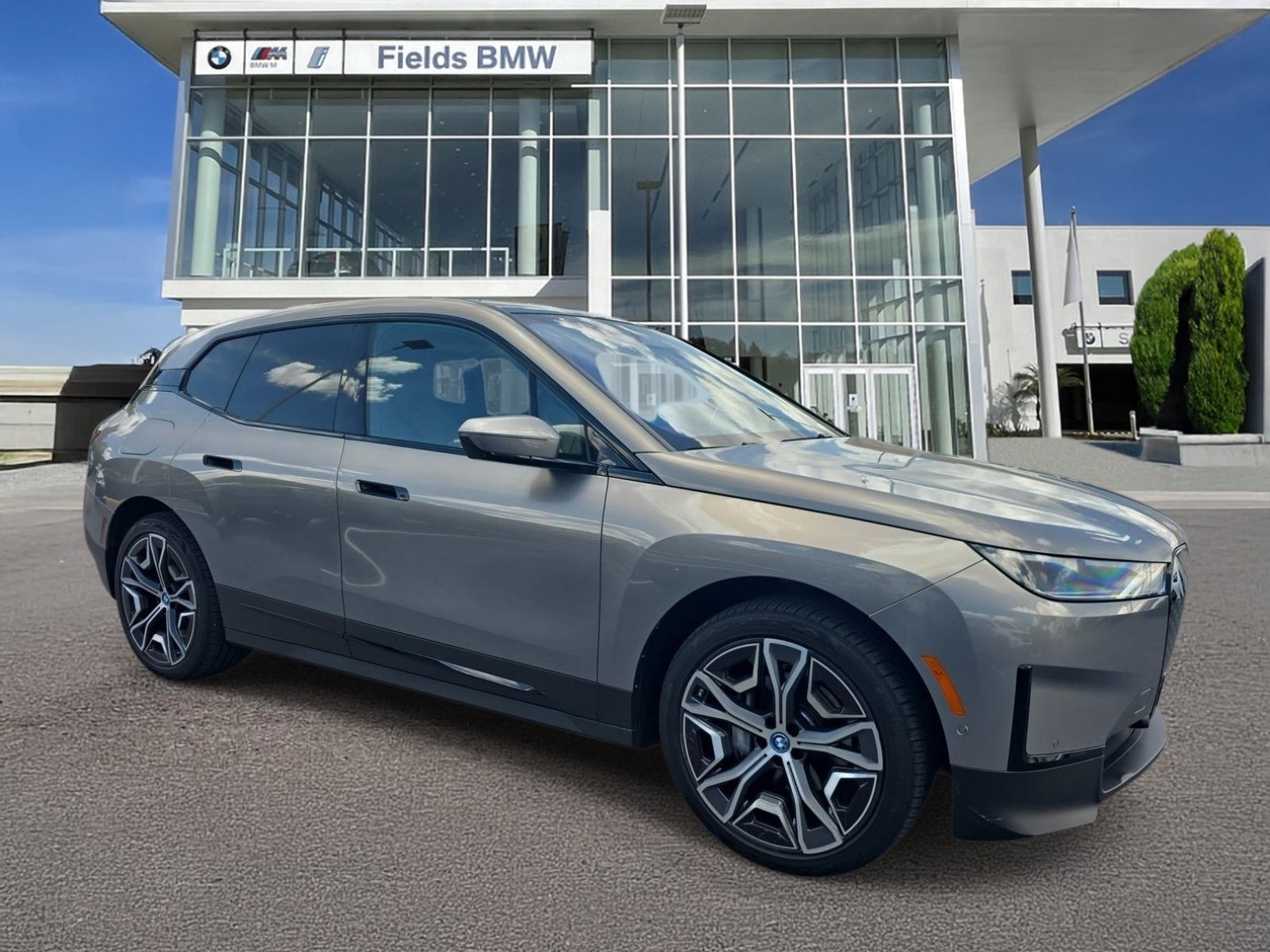 Used 2024 BMW iX xDrive50 AWD/4WD image 1