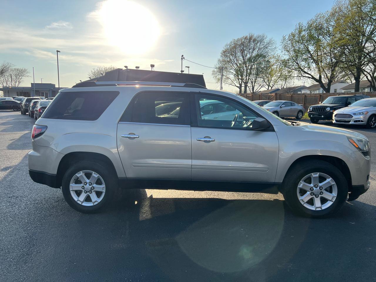 Used 2016 GMC Acadia SLE FWD image 7