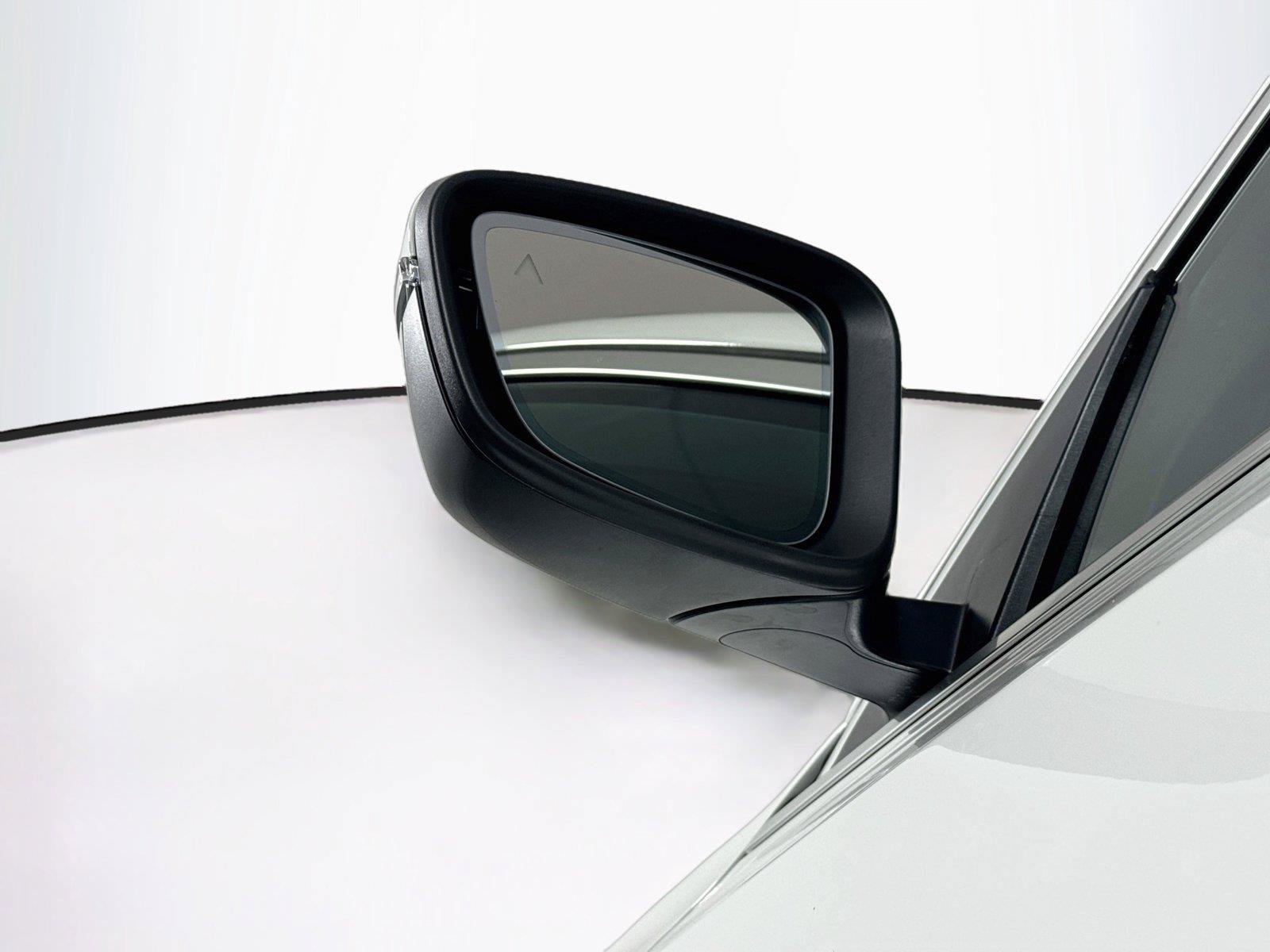 Used 2026 BMW 330i Sedan RWD image 5