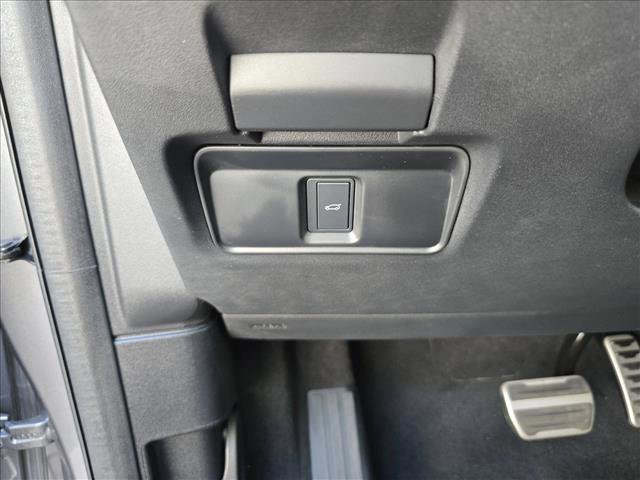 Certified 2024 Land Rover Discovery Sport Dynamic SE image 26