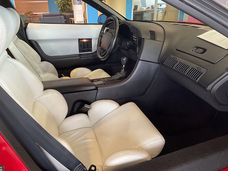 Used 1992 Chevrolet Corvette Coupe RWD image 16