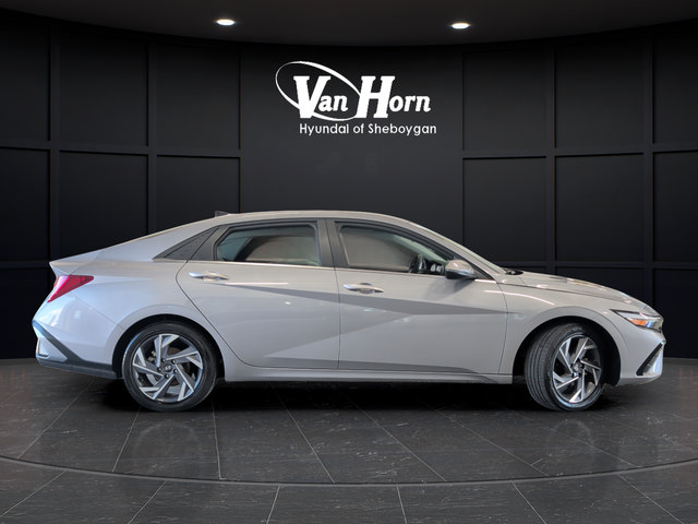 Certified 2025 Hyundai Elantra Limited FWD image 8