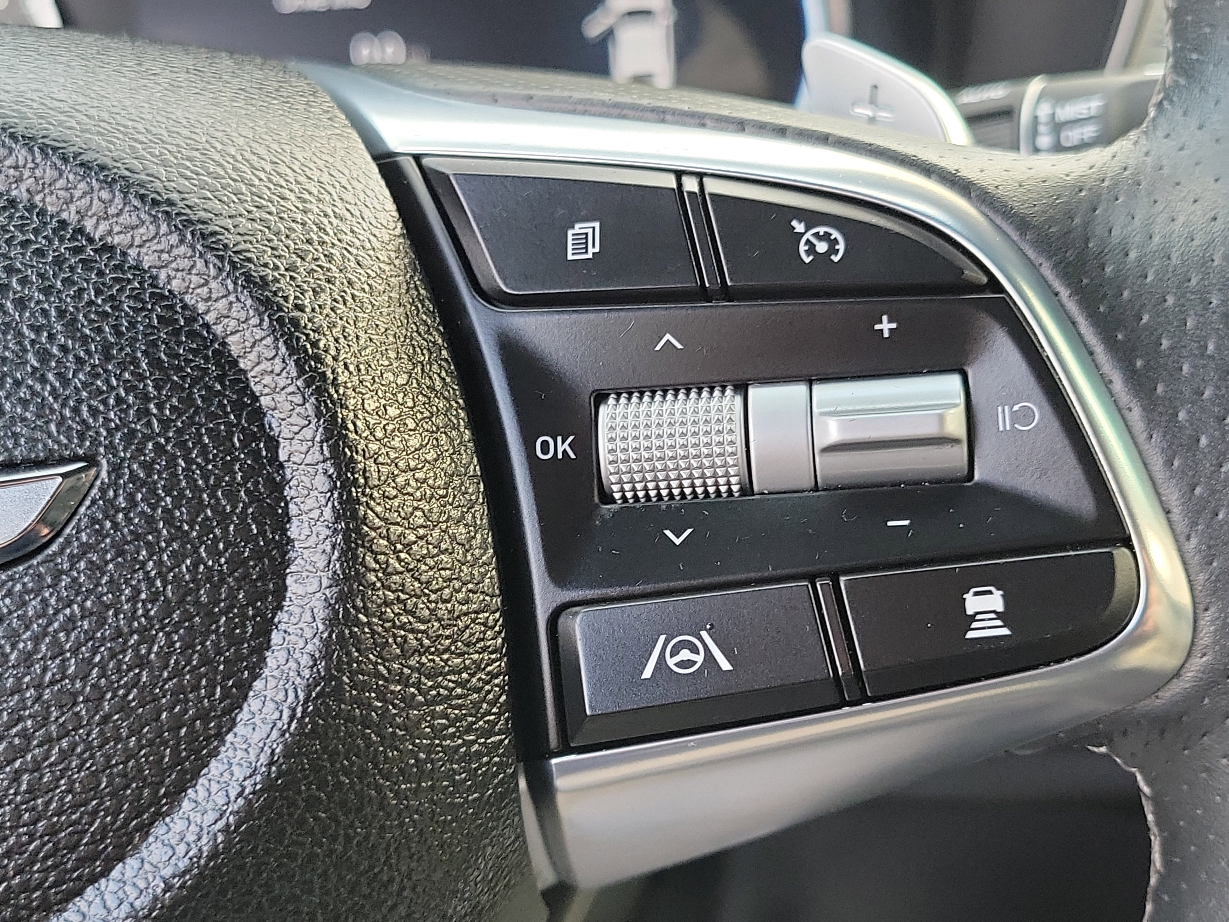 Certified 2023 Genesis G70 2.0T w/ Sport Prestige Package image 10