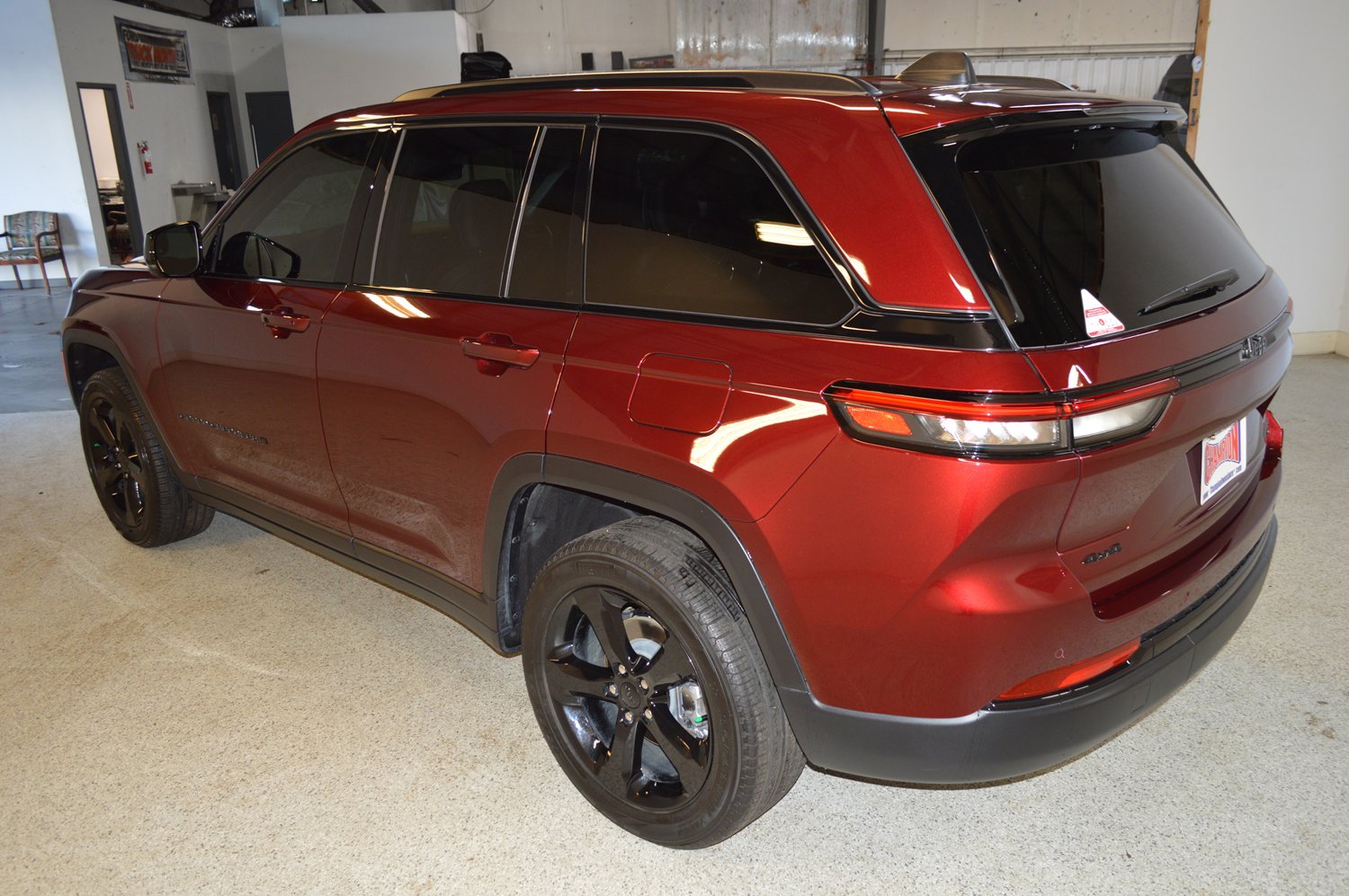 Used 2025 Jeep Grand Cherokee Limited w/ Black Appearance Package image 5