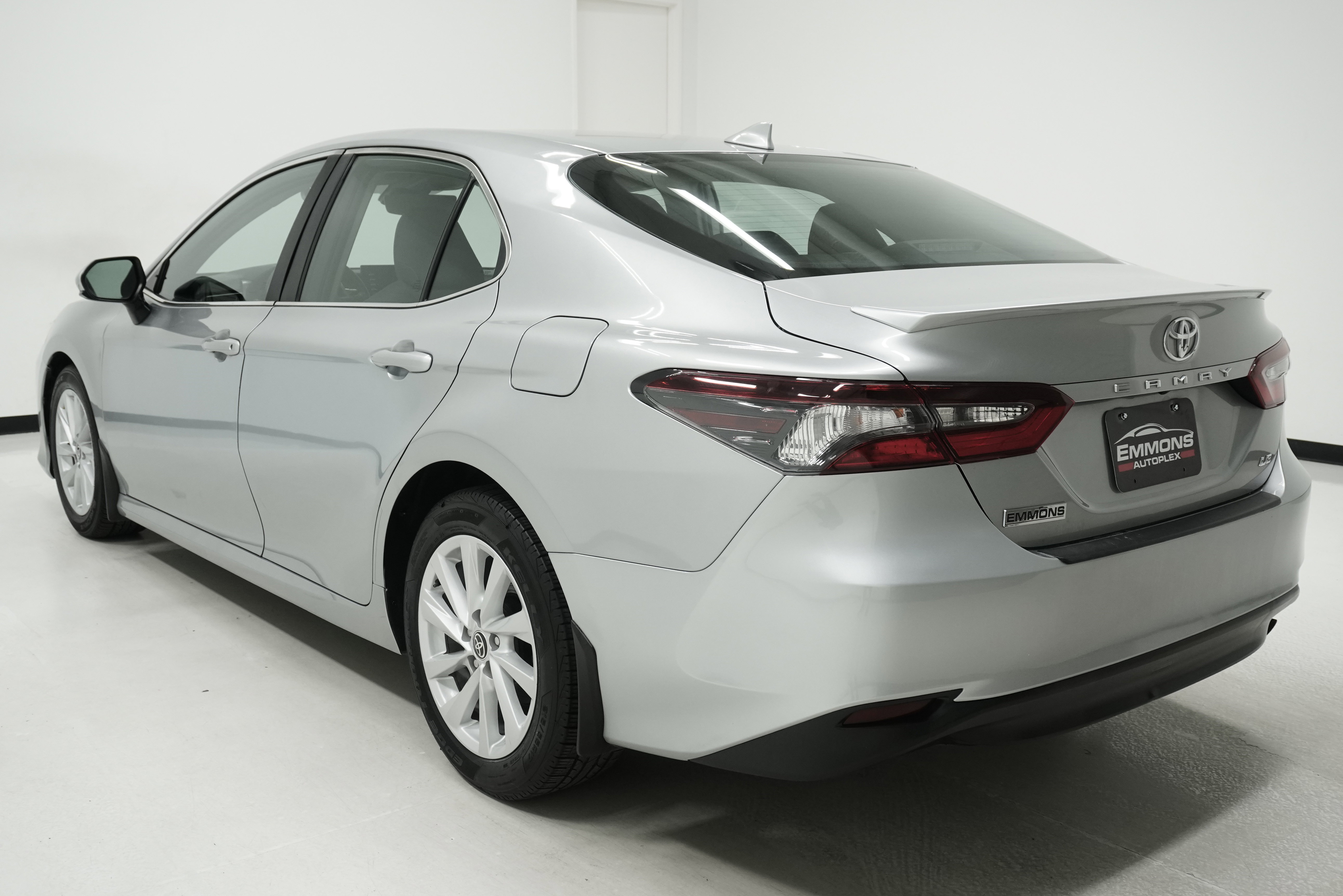 Used 2023 Toyota Camry LE FWD image 6
