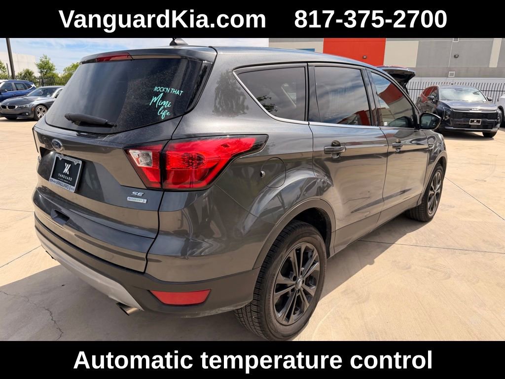 Used 2019 Ford Escape SE image 4