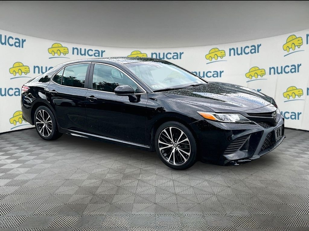 Used 2020 Toyota Camry SE FWD image 1