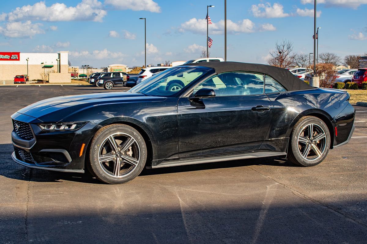 Used 2024 Ford Mustang Premium image 4