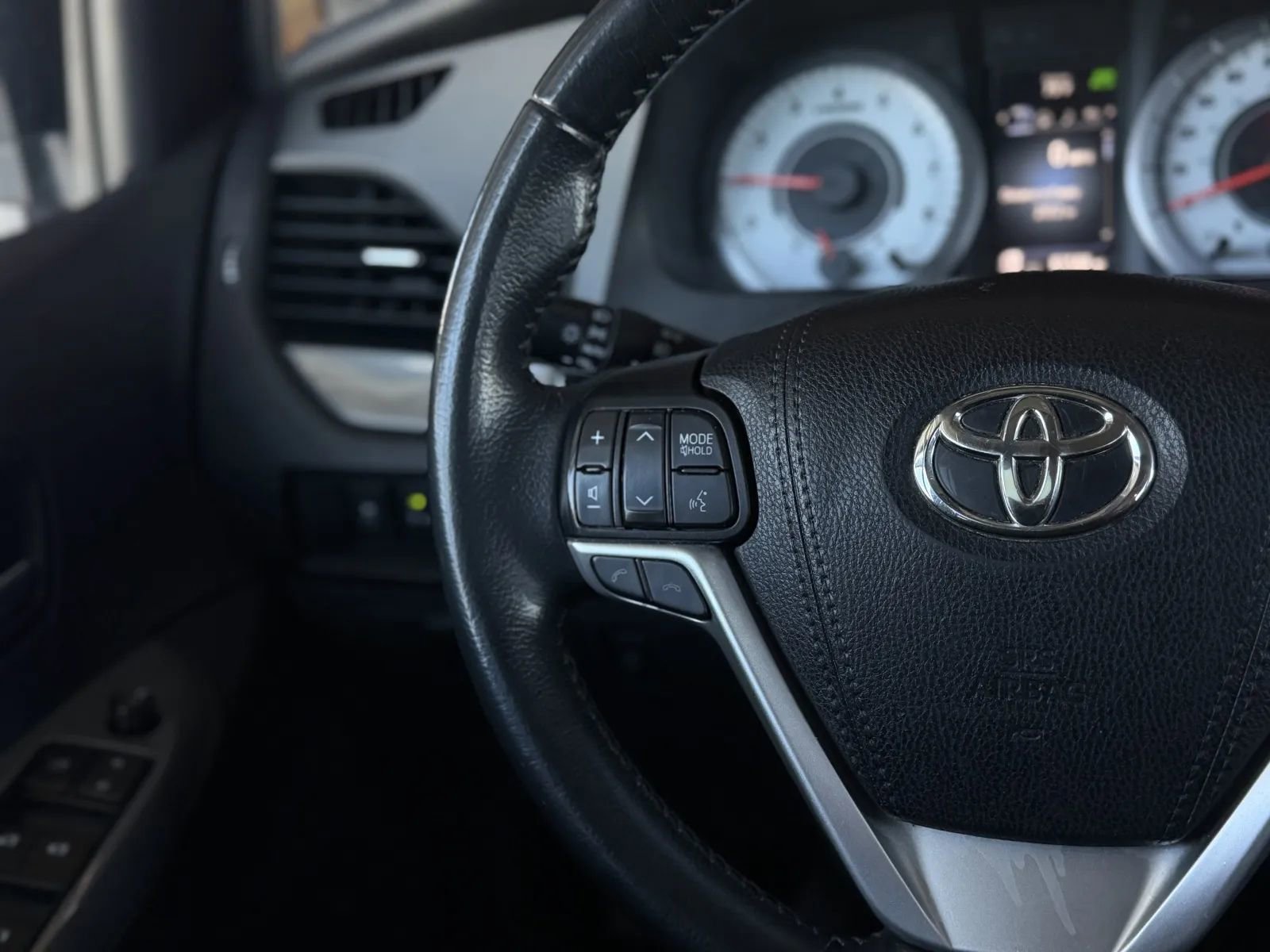 Used 2020 Toyota Sienna SE Premium AWD/4WD image 26