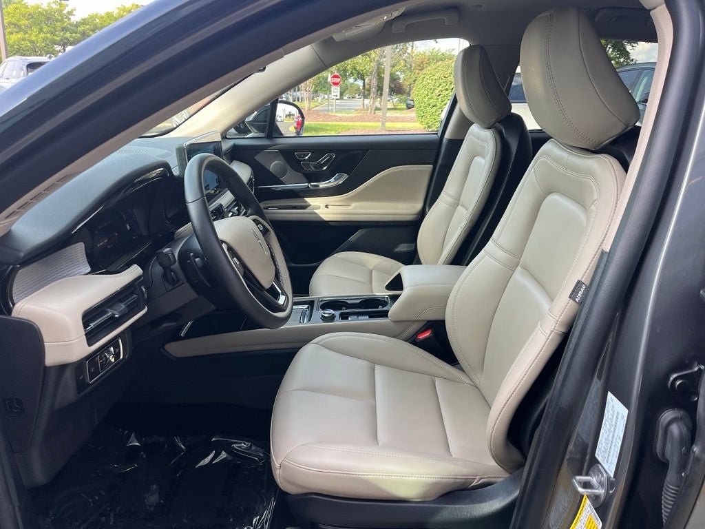 Used 2025 Lincoln Corsair AWD image 25